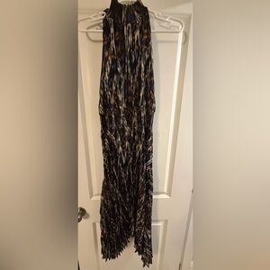 Olivaceous women’s sleeveless maxi dress. Elastic waist. Size L. EUC